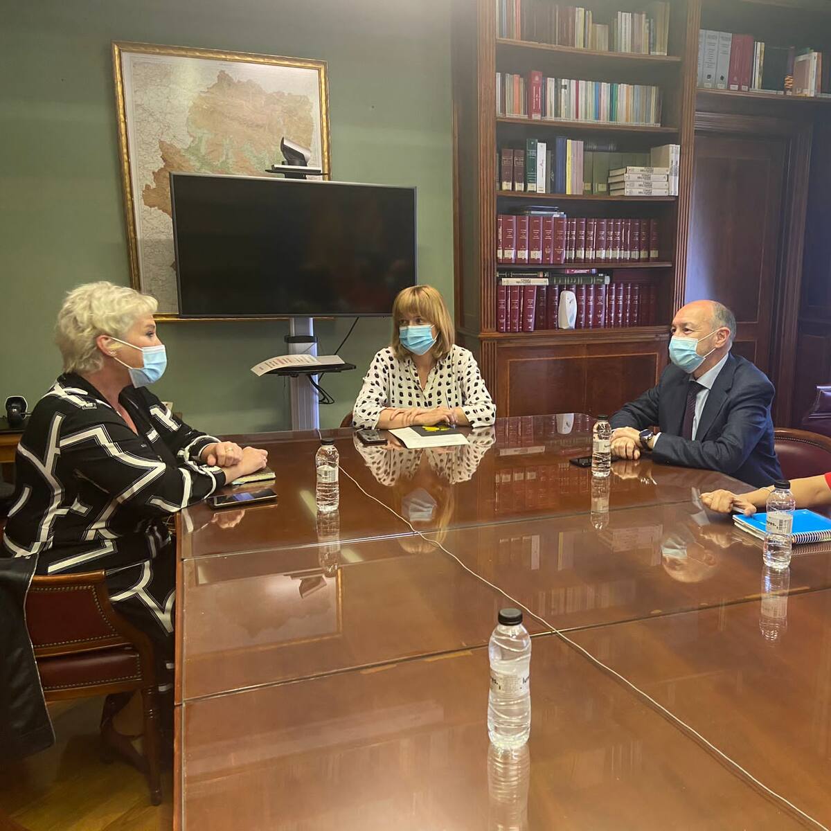 La DGA y el Colegio de Periodistas de Aragón unen sus caminos contra la violencia de género