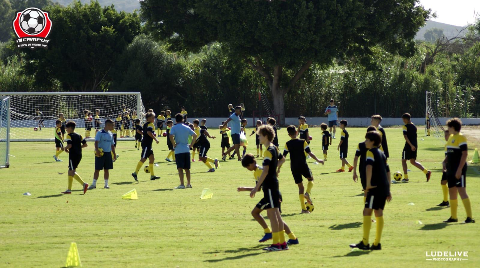 Participantes en el VIII Campus de Fútbol en Pueblo Nuevo de Guadiaro