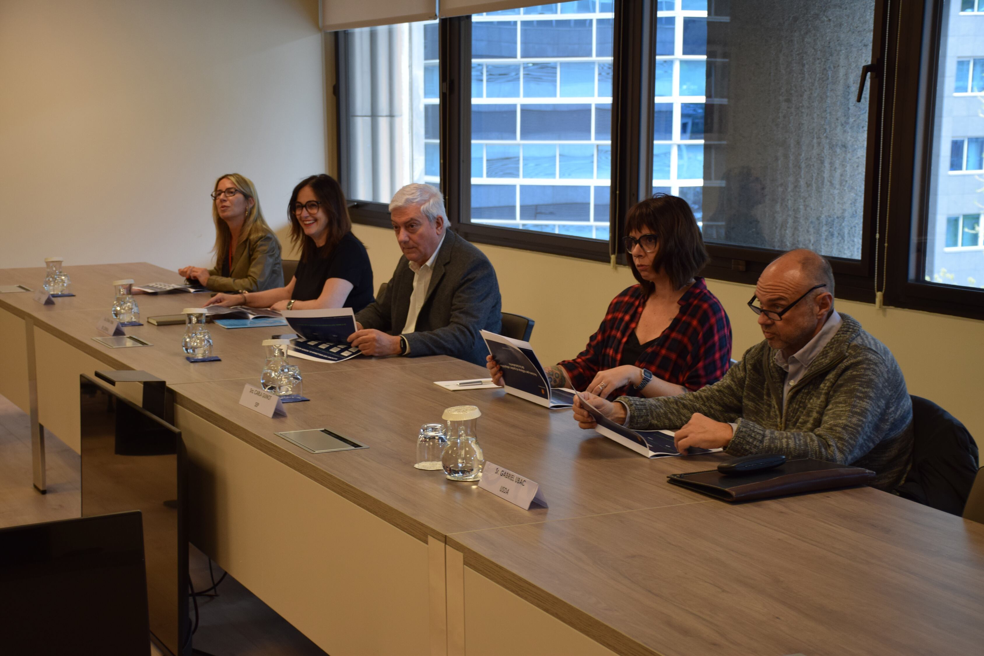 Una reunió del consell econòmic i social que agrupa sindicats i patronal.