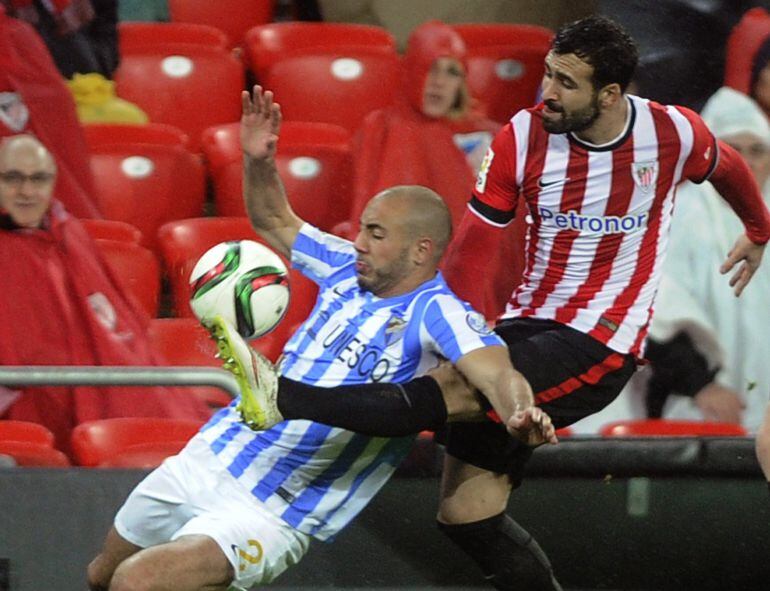 Malaga&#039;s Dutch forward Nordin Amarabat (L) vies withAthletic Bilbao&#039;s defender Mikel Balenziaga (R) during the Spanish Copa del Rey (King&#039;s Cup) quarter final second leg football match Athletic Club Bilbao vs Malaga CF at the San Mames stadium in Bilbao on January 29, 2015.xA0xA0 AFP PHOTO/ ANDER GILLENEA