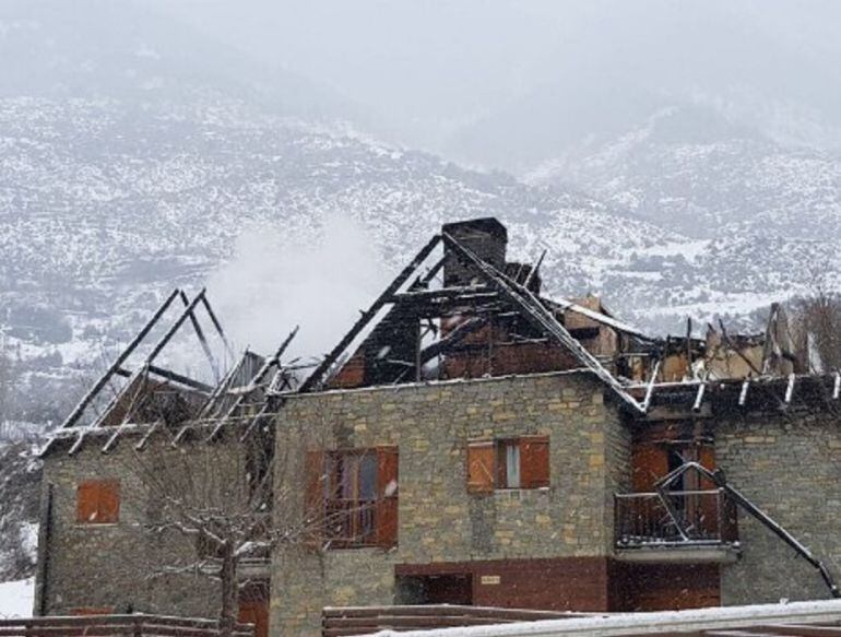 Estado en el que ha quedado el bloque de apartamentos tras el incendio.
