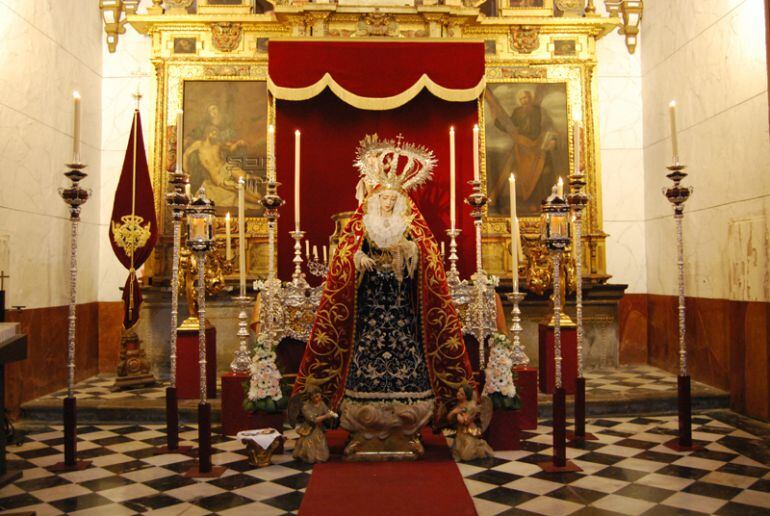 Imagen de la Virgen de los Remedios de Los Estudiantes de Granada que este 2016, posiblemente, estrenará palio en la estación de penitencia de la hermandad el Miércoles Santo