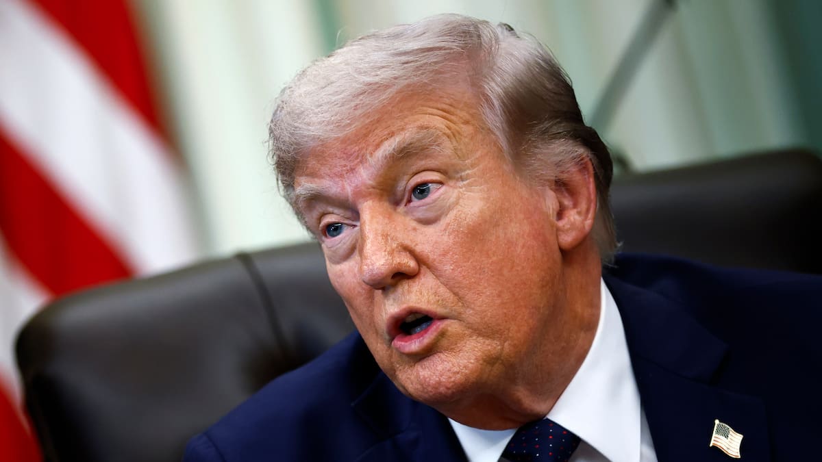 Trump asegura que Irán está en "estado de colapso" y que le ha pedido que reabra el estrecho de Ormuz