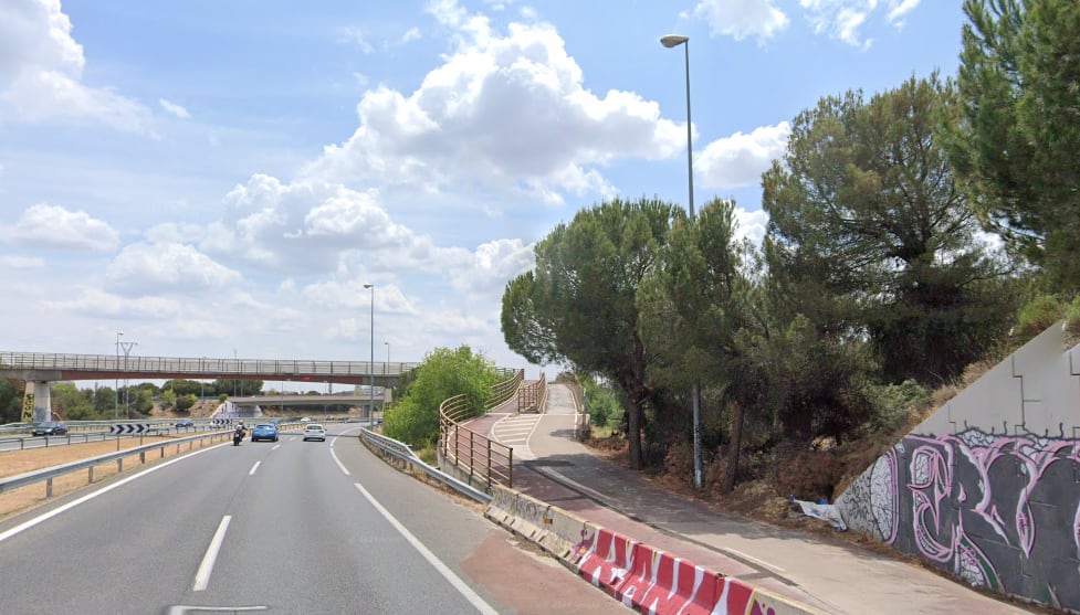 Pasarela ciclista en el carril bici de Colmenar Viejo a la altura de Tres Cantos