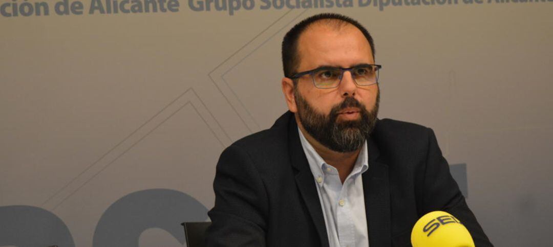 Carlos Giménez, en la rueda de prensa ofrecida el pasado jueves para denunciar las presuntas irregularidades en la contratación de músicos de la Orquesta del ADDA.