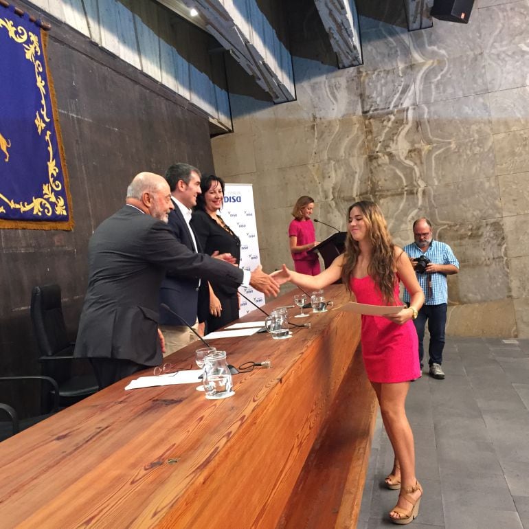 El presidente del Gobierno de Canarias Fernando Clavijo y el presidente de la Fundación DISA, Raimundo Baroja durante la entrega de los premios. 