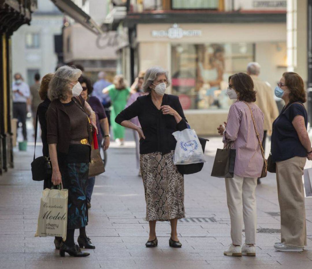 Gente con mascarilla