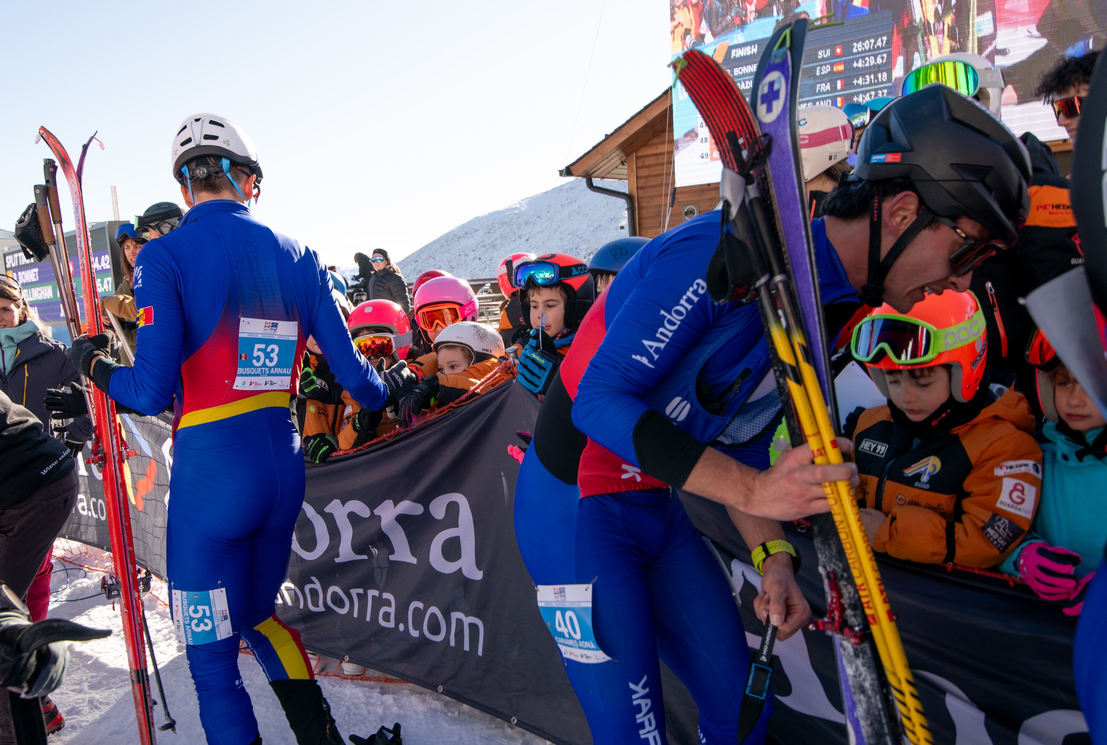 Els esquiadors de la FAM Arnau Soldevila i Adrià Bartumeu a la Comapedrosa Andorra d'Skimo.