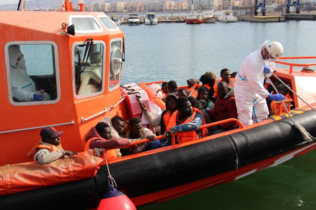 Inmigrantes llegando al puerto de Algeciras