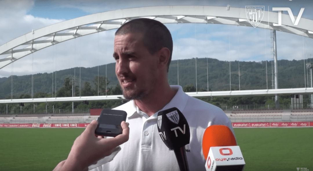 El nuevo entrenador del Racing pasó, a las órdenes de Amorrortu, por varios equipos de la cantera de Lezama.