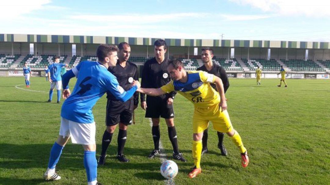 Saludo inicial en uno de los partidos del Unami 