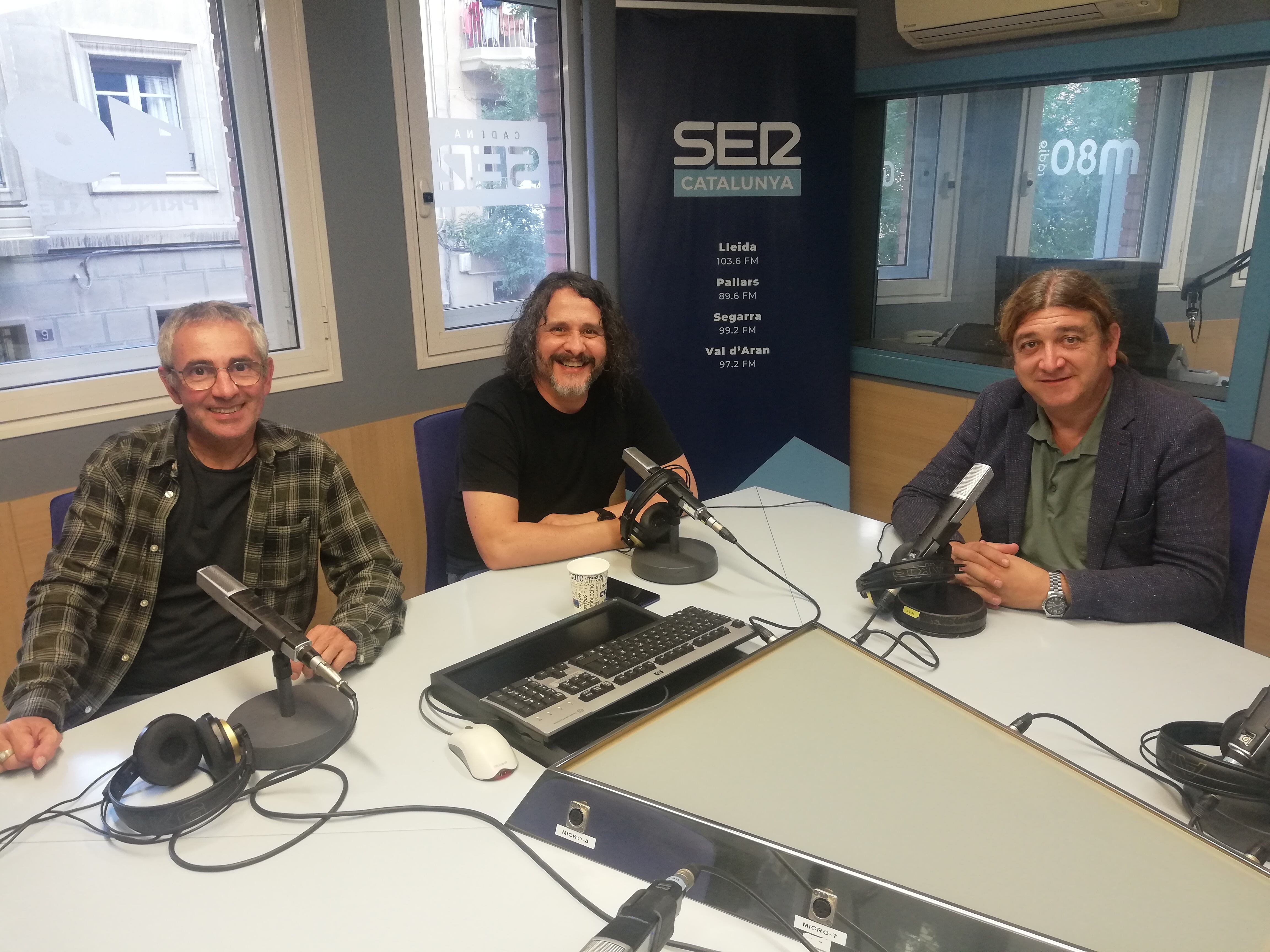 D'esquerra a dreta, la tertúlia s'ha fet amb els alcaldes d'El Poal, Rafel Panadès; Bellpuig, Jordi Estiarte; i Maials, David Masot.