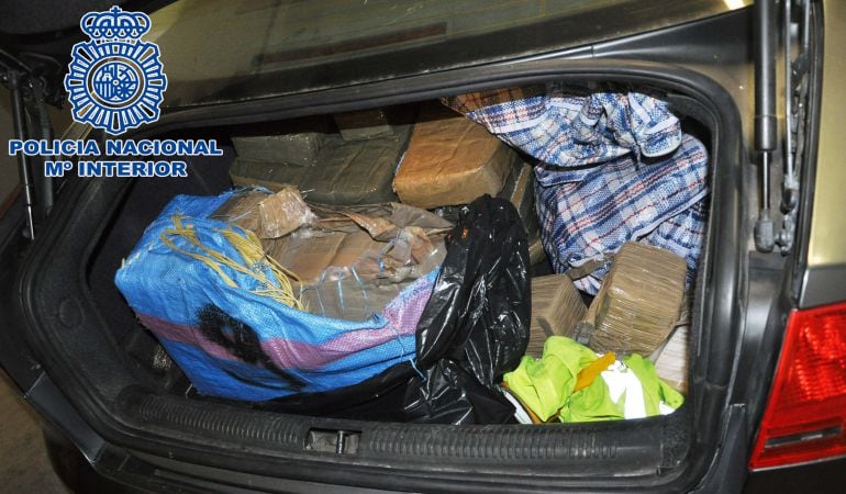 Interior del vehículo con 145 kilos de hachís