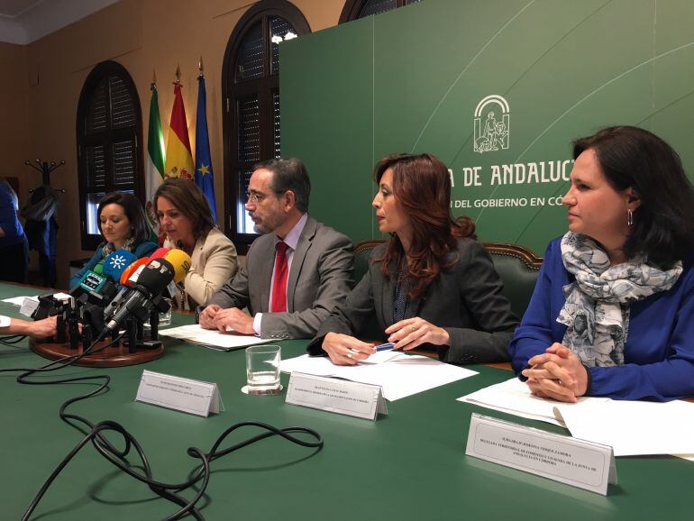 Rafaela Crespín, Isabel Ambrosio, Felipe López, Felisa Cañete y Josefina Vioque 