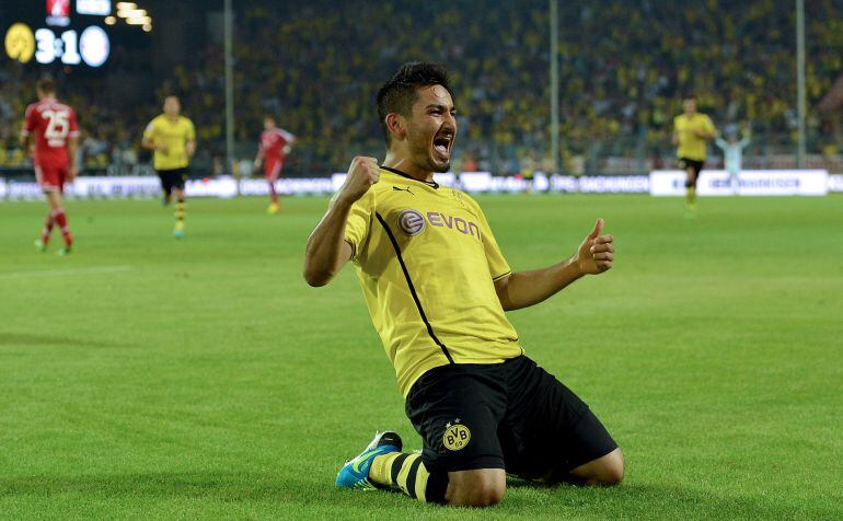 Gundogan celebra un gol con la camiseta de Dortmund