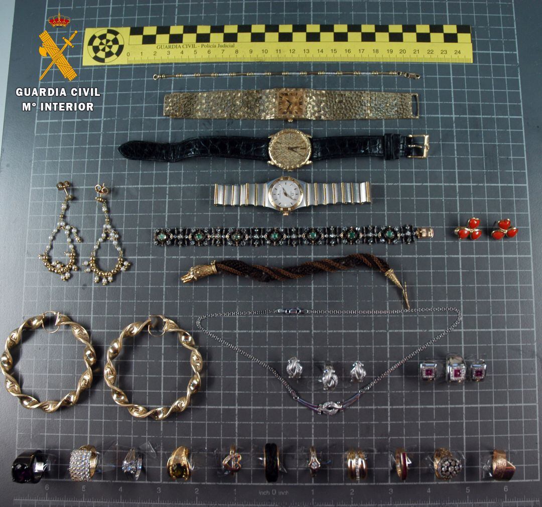 Algunos objetos incautados