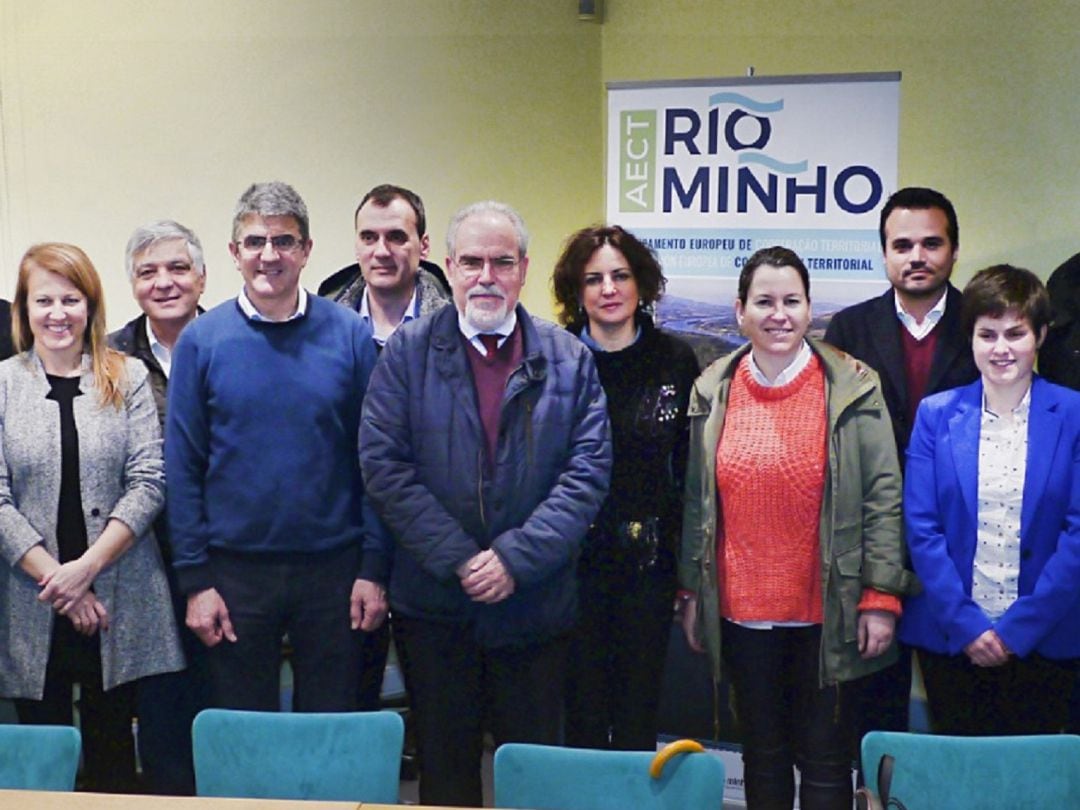 Algunos de los alcaldes de las Rías Baixas que pertenecen a la AECT Río Minho en su última asamblea.