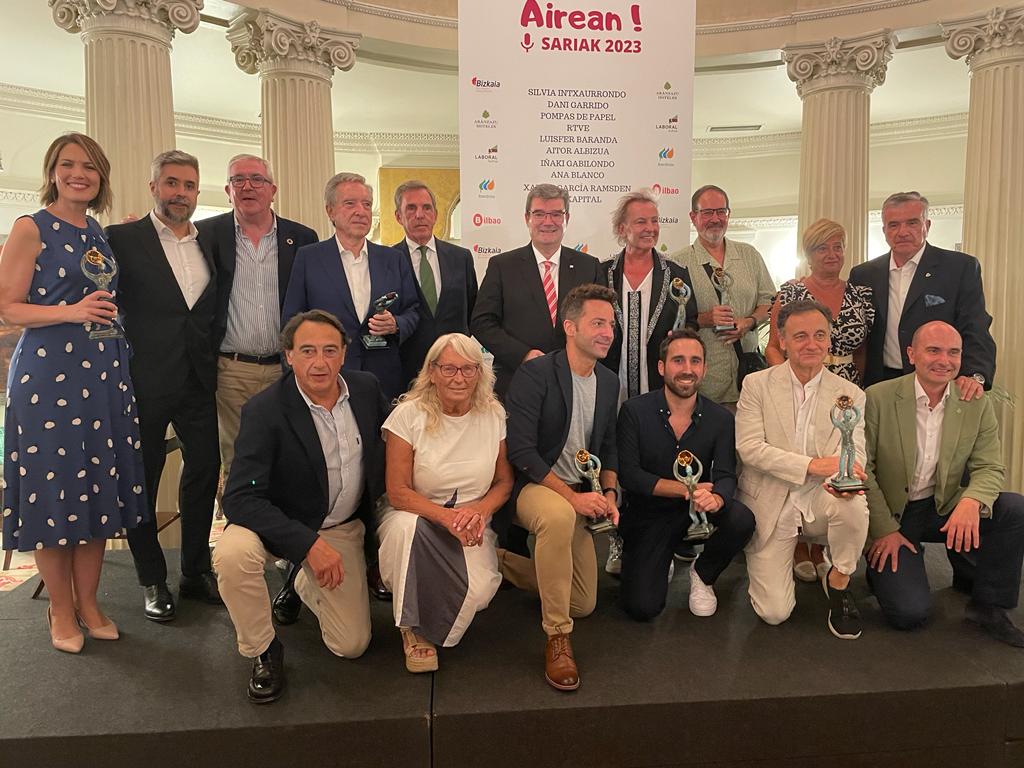 Foto de familia de los premios Airean (Íñigo Markinez).