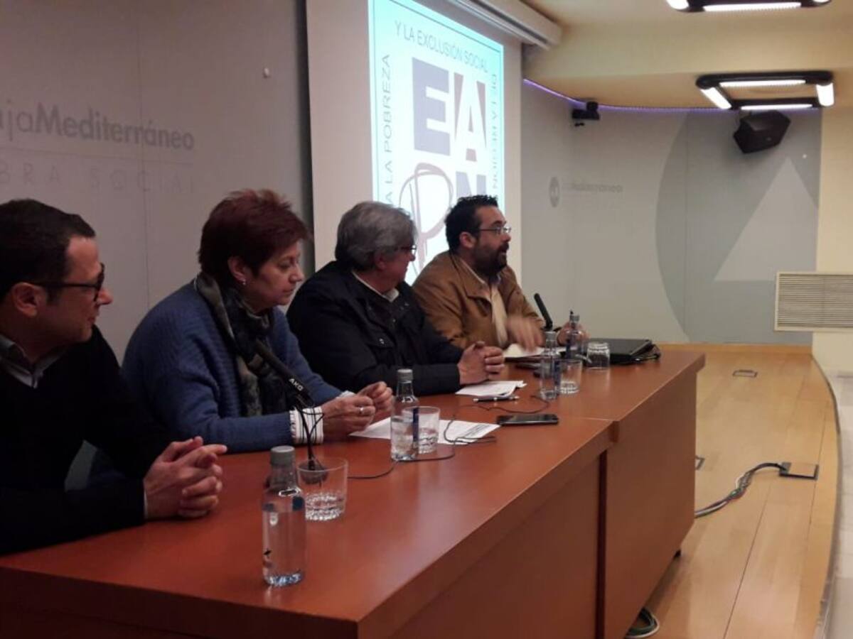 Casi un centenar de asociaciones y particulares suscriben un Manifiesto para exigir un pacto político contra la pobreza