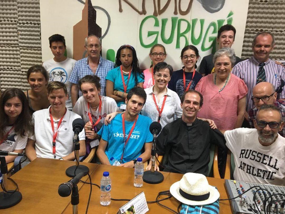 Joóvenes voluntarios de una parroquia de Burgos en Hermanas Hospitalarias Palencia