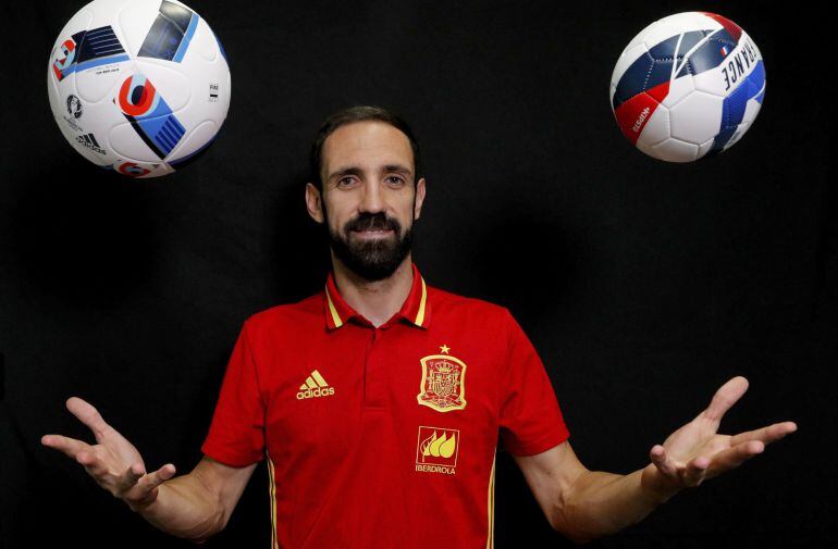 El jugador de la selección española de fútbol, Juanfran Torres, defensa del Atlético de Madrid, hoy en la Isla de Ré, lugar de concentración del combinado español para la Eurocopa 2016