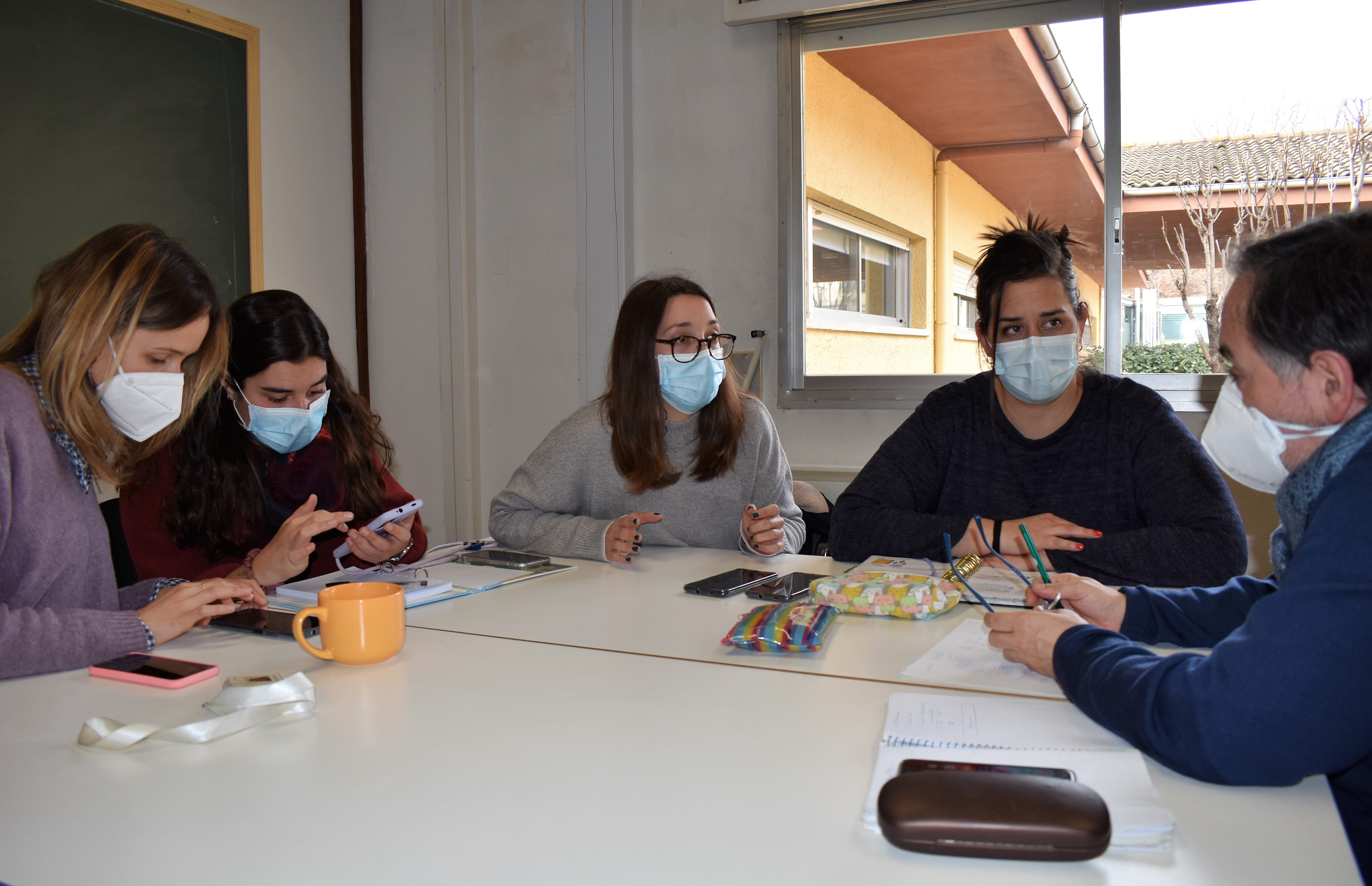 Reunió de l&#039;equip Guia amb el doctor Jordi Cid, a la dreta de la imatge.