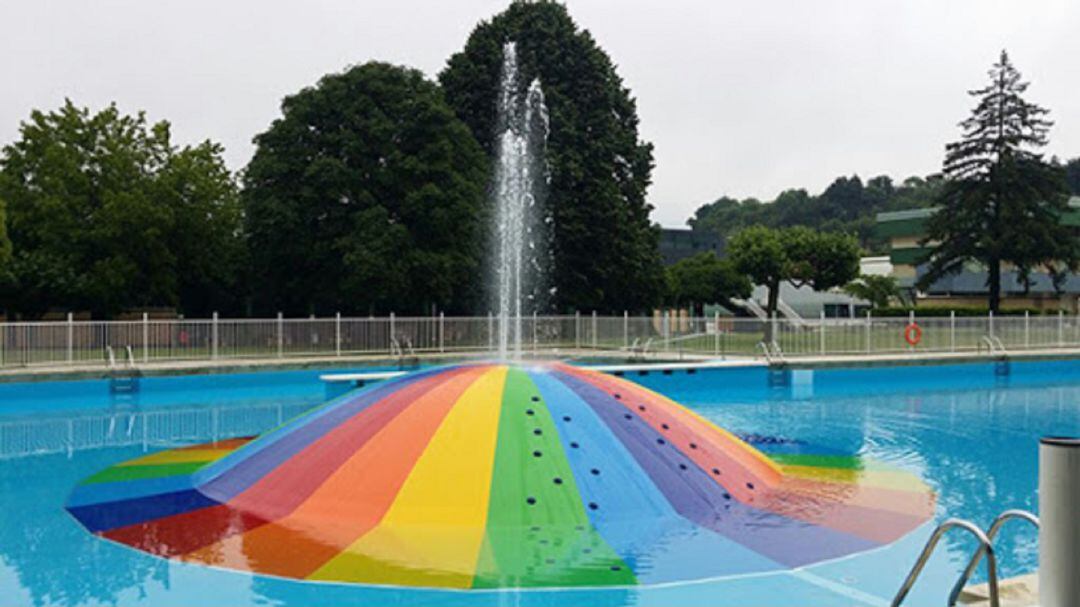 Imagen de una zona recreativa dentro del agua de Ciudad Deportiva Amaya