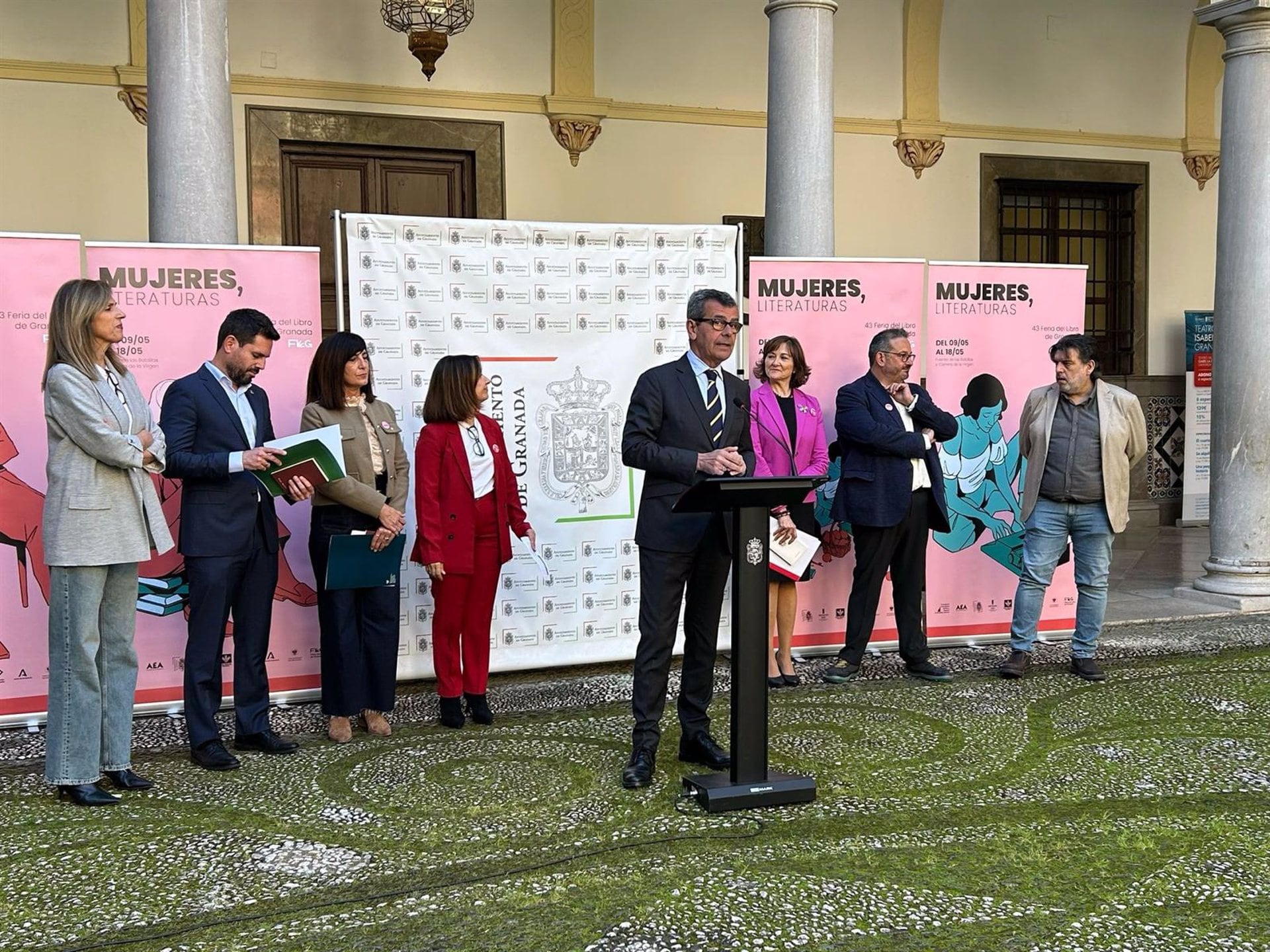 El concejal de Cultura, Juan Ramón Ferreira, interviene en la presentación de la 43ª Feria del Libro de Granada - AYUNTAMIENTO