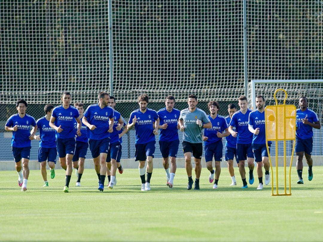 La plantilla del Real Zaragoza durante un entrenamiento en la Ciudad Deportiva