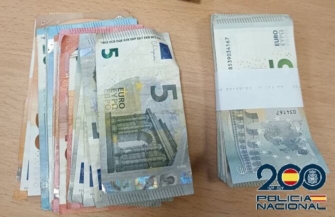 Parte del dinero incautado en la operación de la Policía Nacional