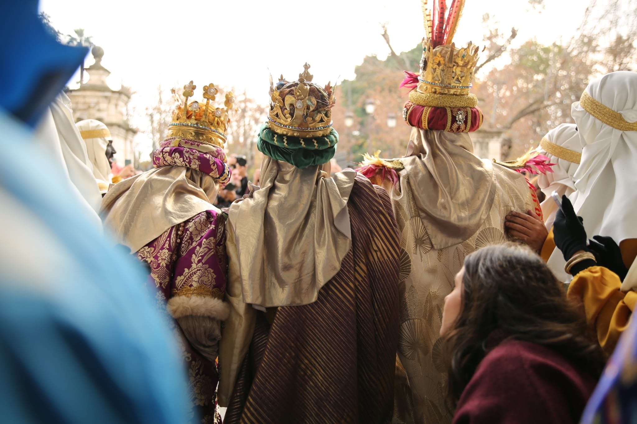 Imagen de los Reyes Magos antes de comenzar la cabalgata. Ateneo.