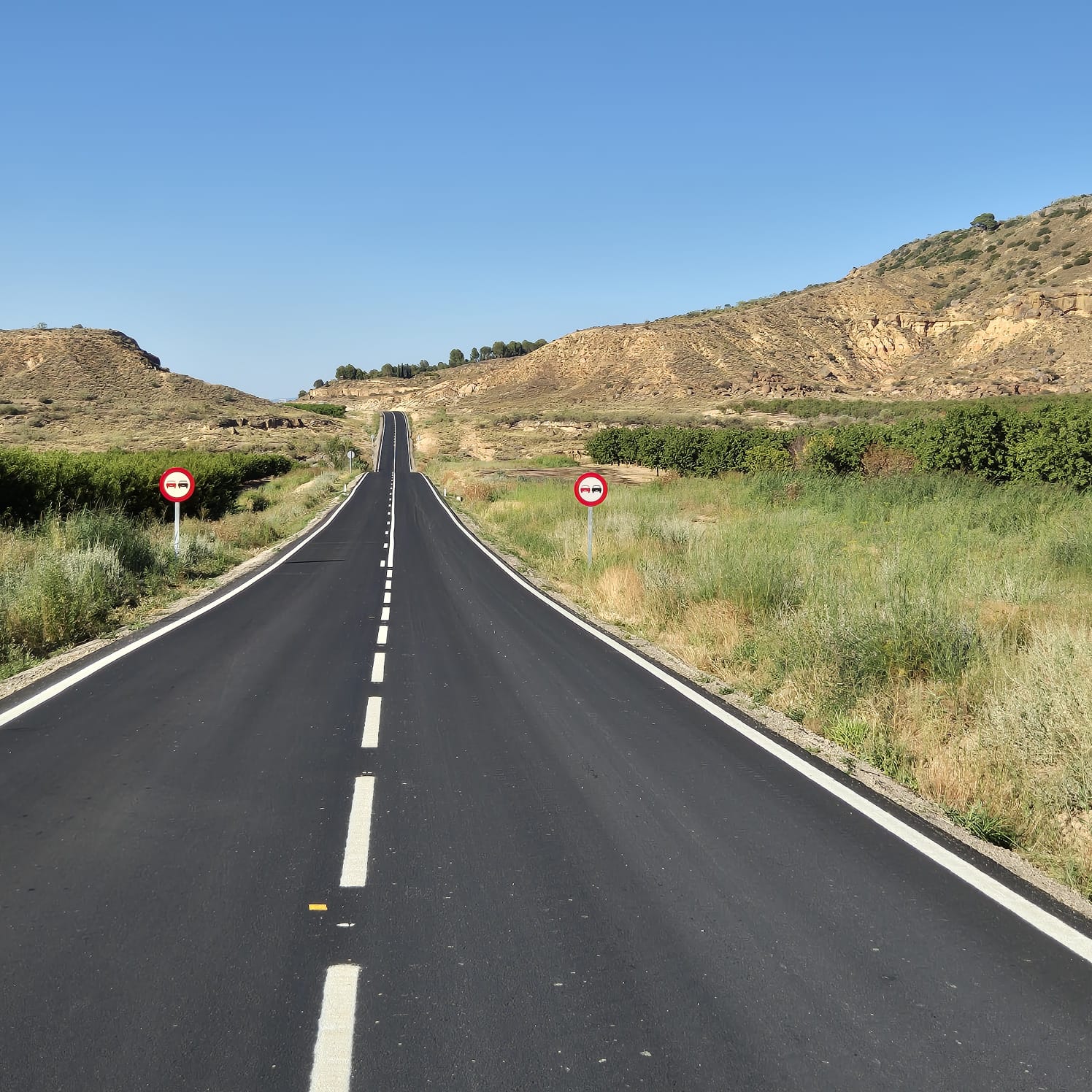 Finalizado el asfaltado y pintado de la carretera A-2220