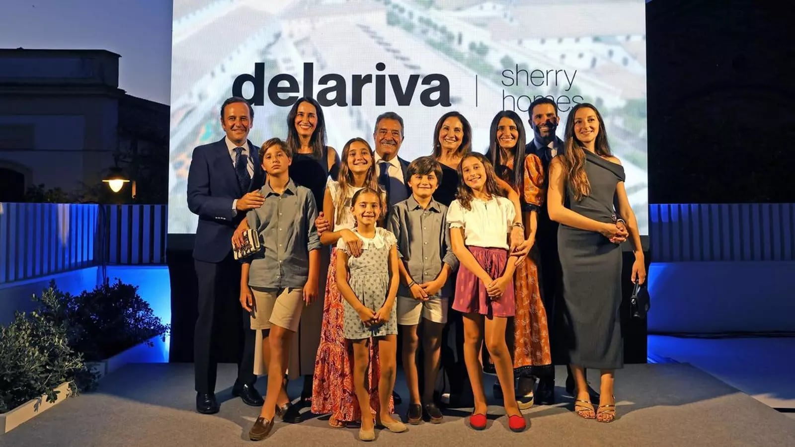 José Fernández, presidente del Grupo Carrod, con su familia en la Inauguración de Sherry Homes en Jerez
