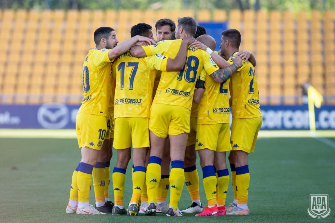 Los jugadores del Alcorcón celebrando el resultado