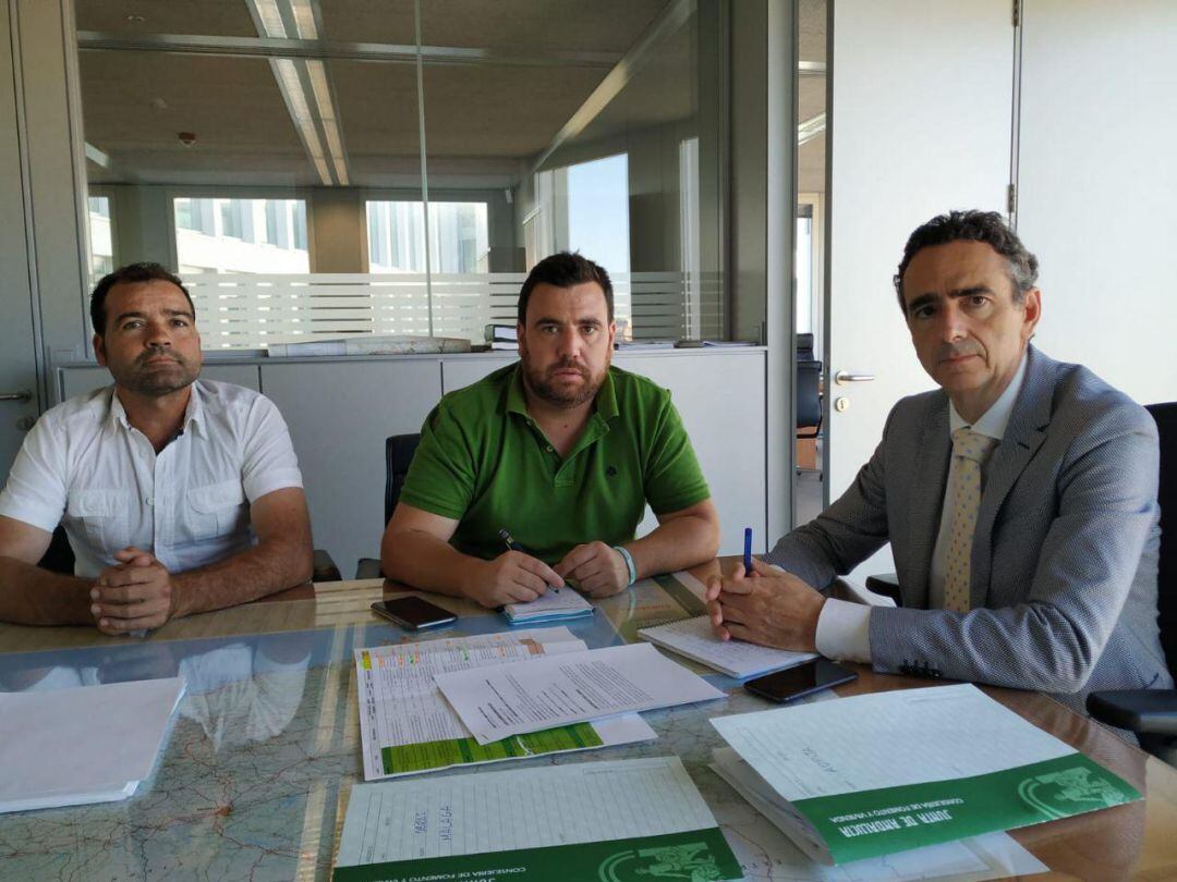 El encuentro con el Director General de Infraestructuras se ha producido en la capital andaluza. 