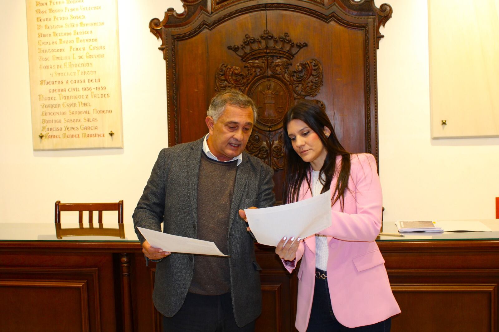 Ángel Ramón Meca Ruzafa, concejal de Desarrollo Rural y María Hernández, concejala de Urbanismo