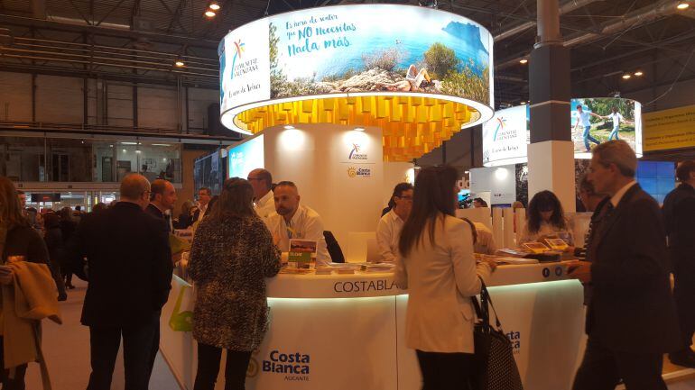 Stand de la Costa Blanca en FITUR donde está Elche