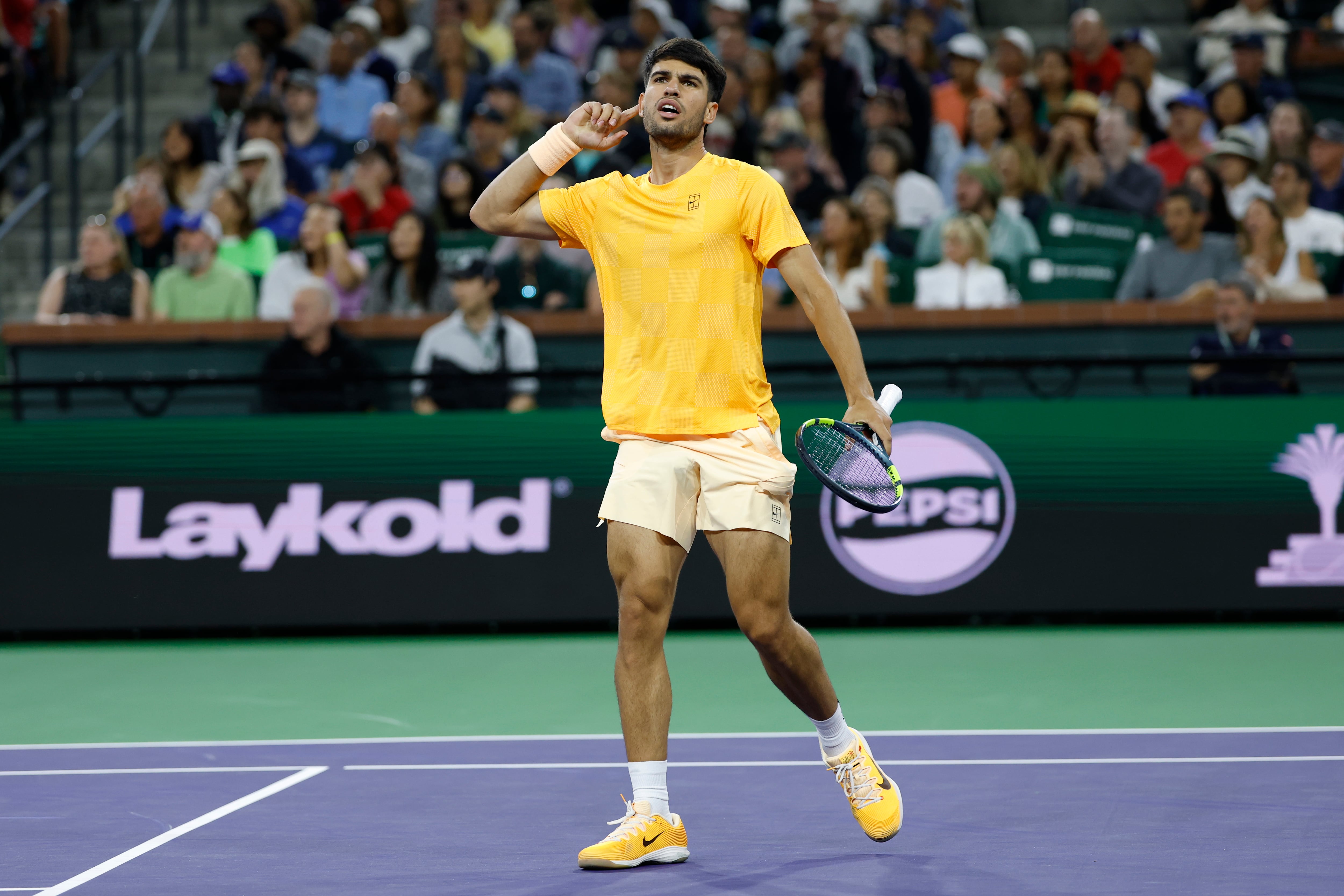 INDIAN WELLS (United States), 10/03/2026.- Carlos Alcaraz of Spain in action during the men's singles match against Arthur Rinderknech of France on day 6 of the BNP Paribas Open tennis tournament in Indian Wells, California, USA, 09 March 2026. (Tenis, Francia, España) EFE/EPA/JOHN G. MABANGLO