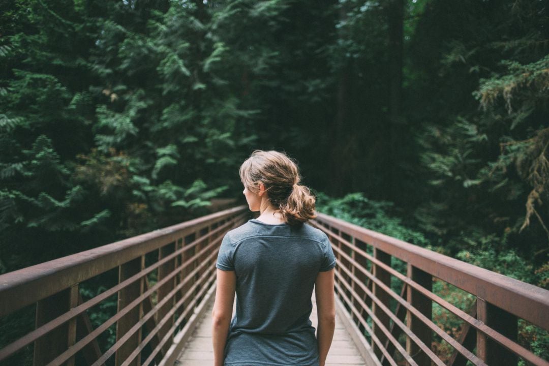 Mujer en la naturaleza