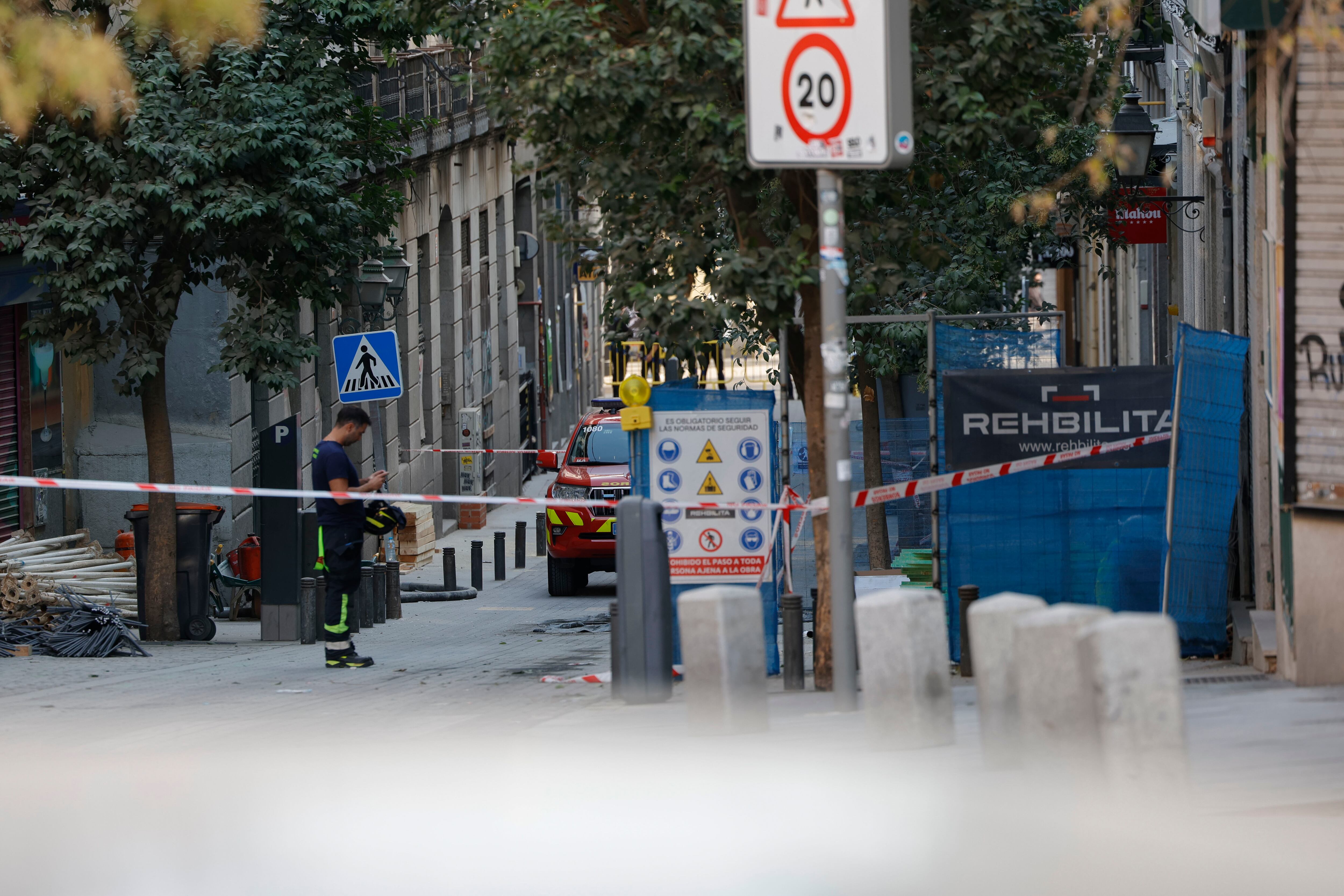 El centro de Madrid recupera poco a poco la normalidad este miércoles tras el derrumbe de un edificio en la calle Hileras, muy cerca de la plaza de Ópera
