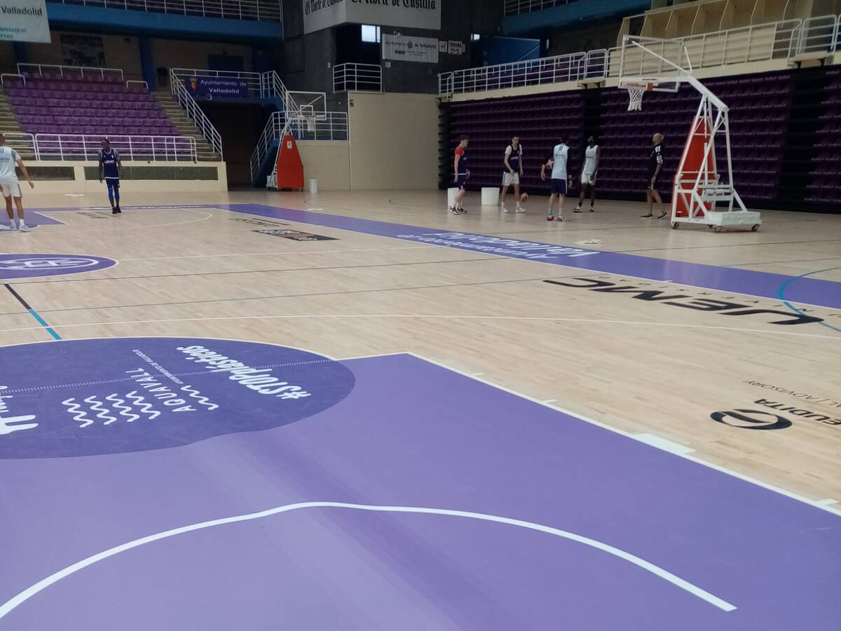El estado del parqué del Pisuerga hace peligrar el RV. Baloncesto-Leyma Coruña
