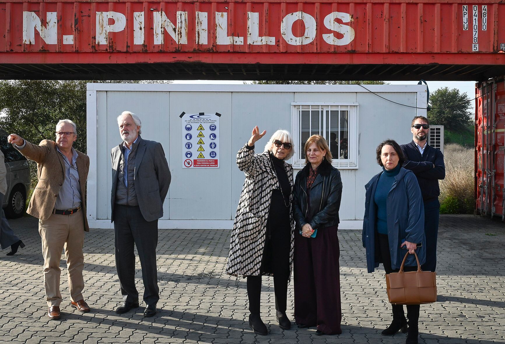 Teófila y Pelayo durante la visita a la terminal ferroviaria