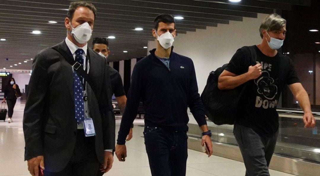 Novak Djokovic, en el aeropuerto de Melbourne