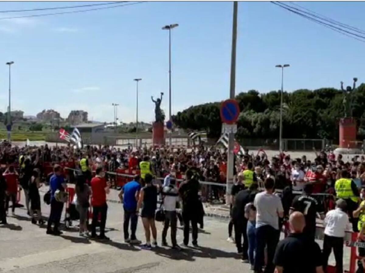 Así recibió la afición del Efesé a su equipo a las puertas del Cartagonova