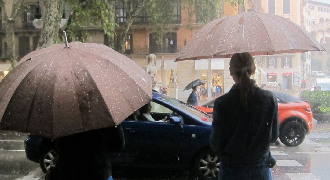 Las fuertes lluvias y tormentas del miércoles noche y madrugada del jueves han dejado diferentes incidencias en el sur de Madrid.