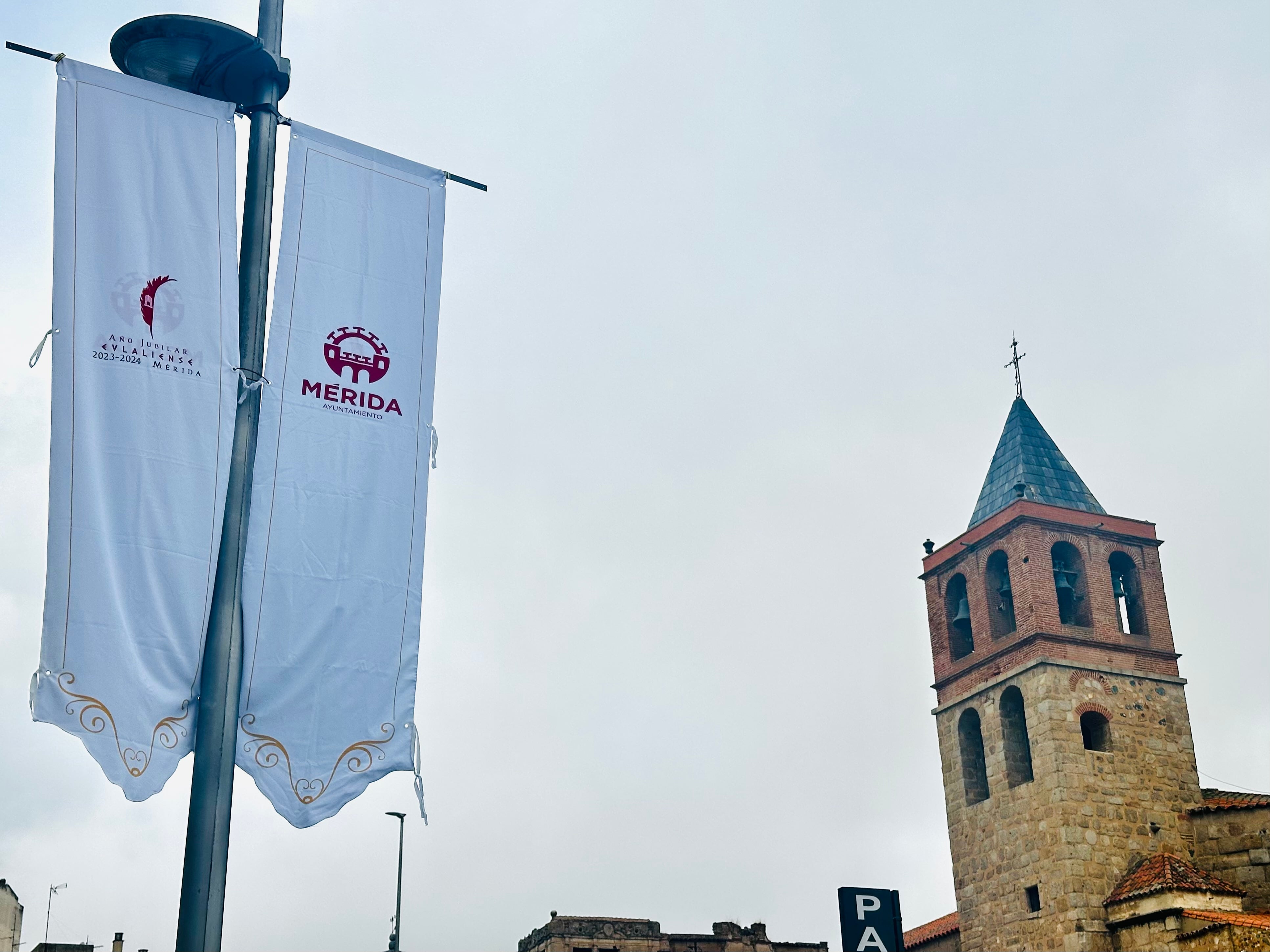 Banderolas en la Basílica de Santa Eulalia