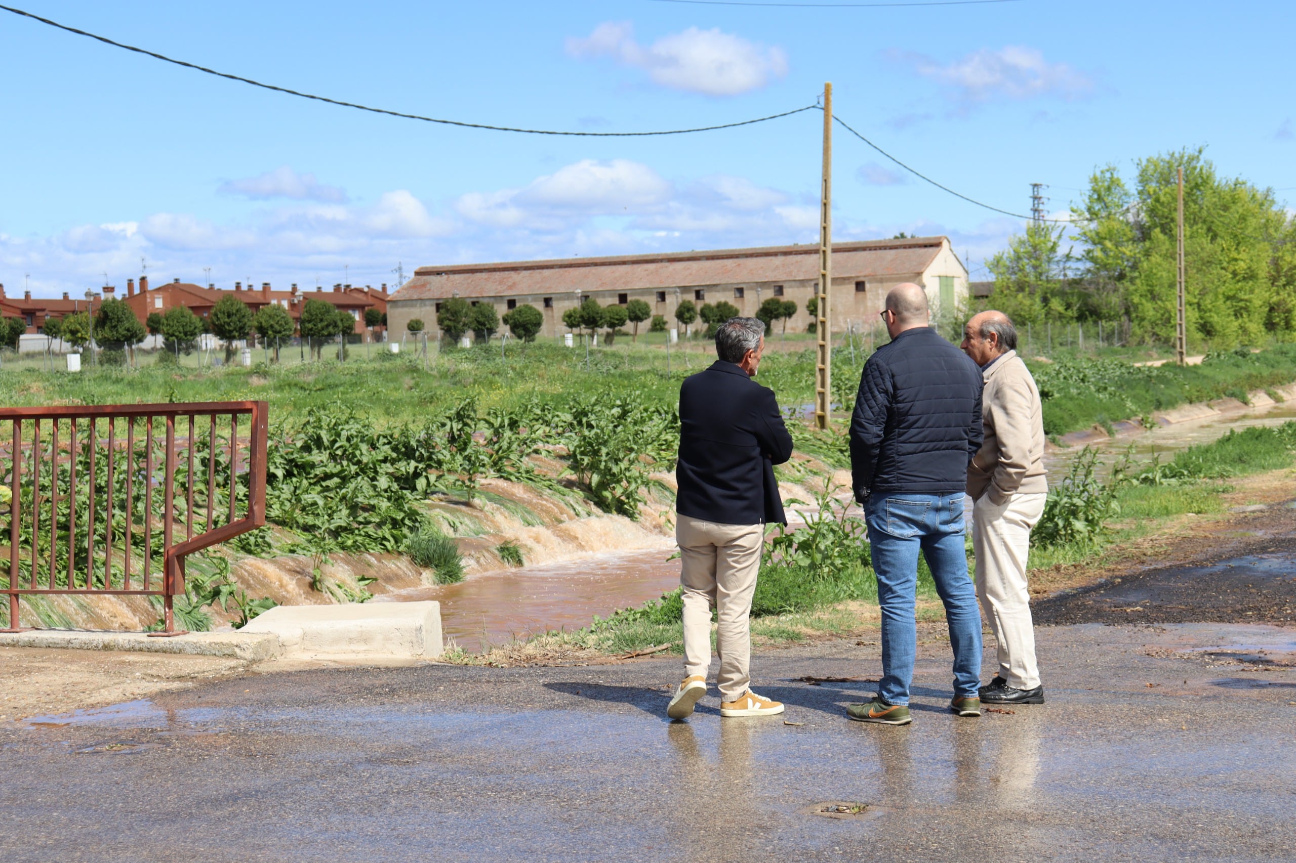 El vicepresidente de la MAS, Juan Carlos Martín, junto con el alcalde de Yunquera, Lucas Castillo