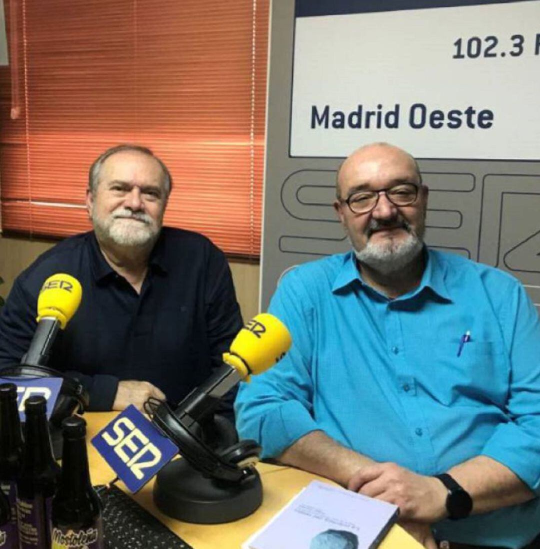 Fotos de archivo de los escritores José Luis Labad y Gonzalo Arjona