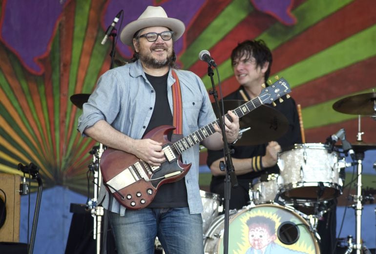 Jeff Tweedy junto a Wilco en el festival de Nueva Orleans