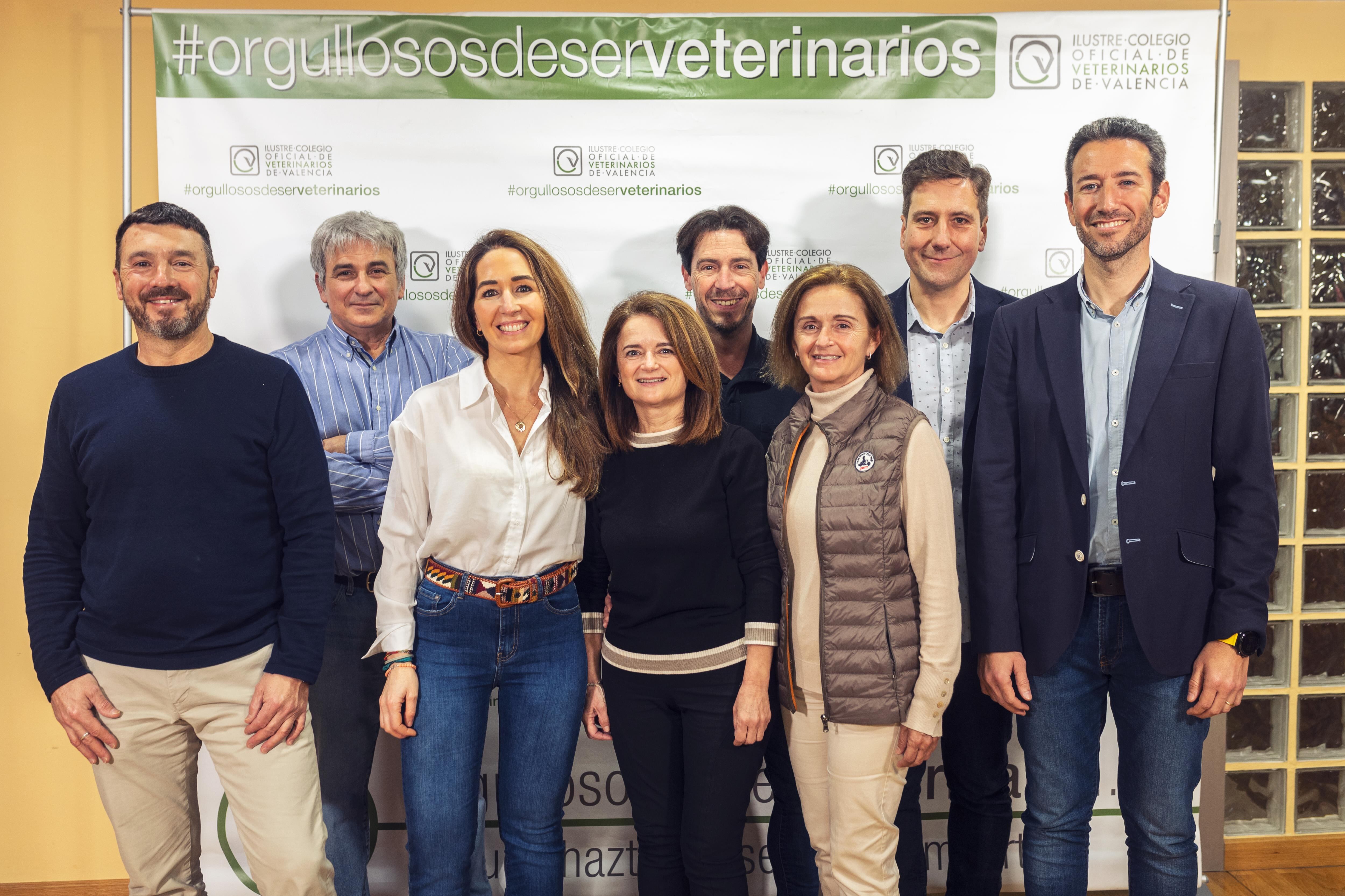 De izqda. a dcha., Julio Máñez, Santiago Peris, María Vitoria, Inmaculada Ibor, Joaquín Gómez, Rosa Ibor, Jacobo Giner y Fernando Marquina, la candidatura elegida